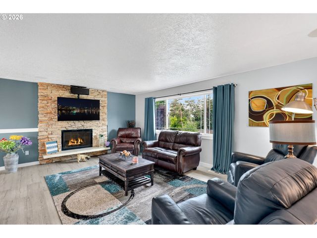 20821 Se LANSING Ln, Damascus, OR 97089