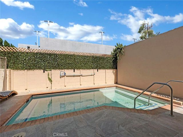 5242 Vesper 7, Sherman Oaks, CA 91411