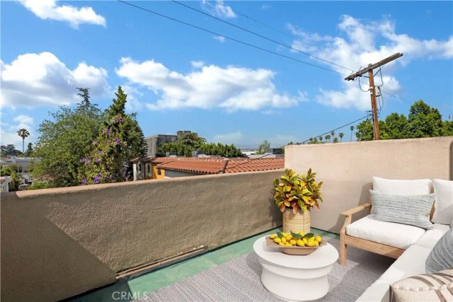 5242 Vesper 7, Sherman Oaks, CA 91411
