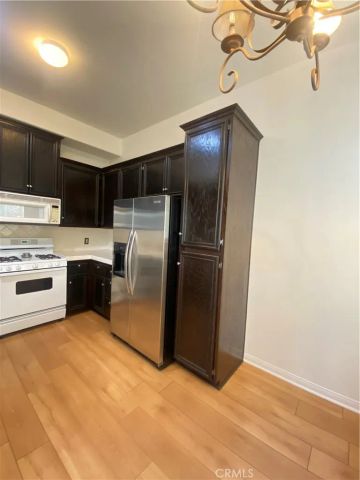5242 Vesper 7, Sherman Oaks, CA 91411