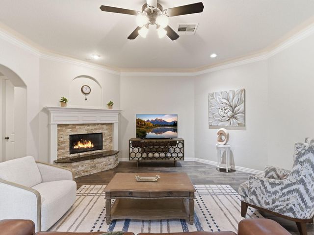 2710 King Point View Lane, Spring, TX 77388