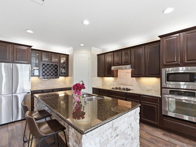 2710 King Point View Lane, Spring, TX 77388