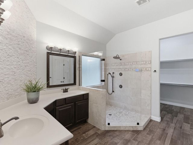 2710 King Point View Lane, Spring, TX 77388