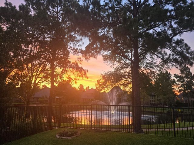 2710 King Point View Lane, Spring, TX 77388