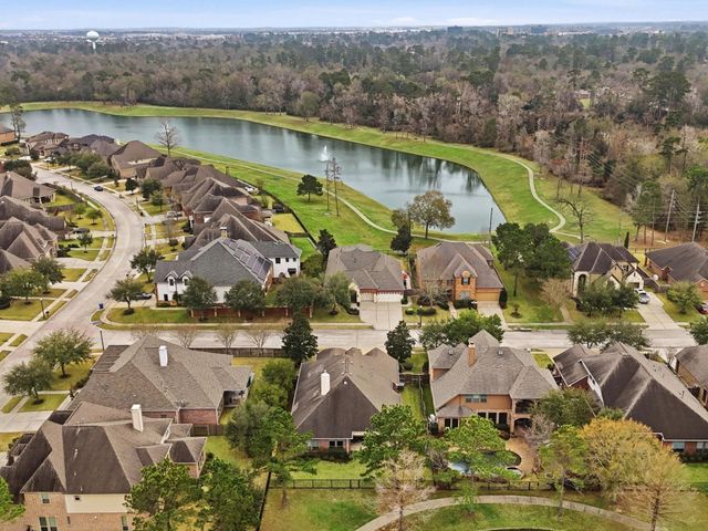 2710 King Point View Lane, Spring, TX 77388