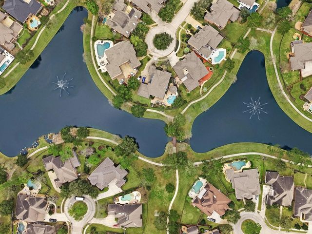 2710 King Point View Lane, Spring, TX 77388