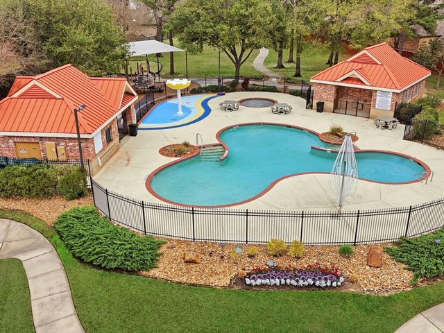 2710 King Point View Lane, Spring, TX 77388