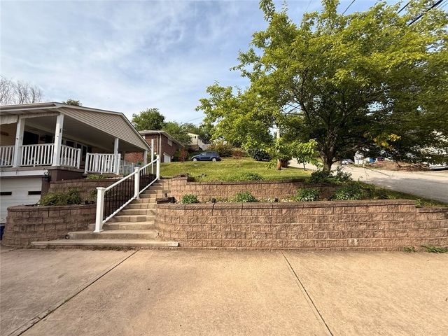 147 College Ave, Plum Boro, PA 15239