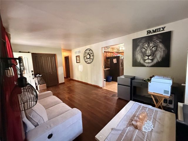 147 College Ave, Plum Boro, PA 15239