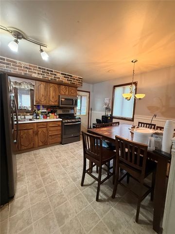 147 College Ave, Plum Boro, PA 15239
