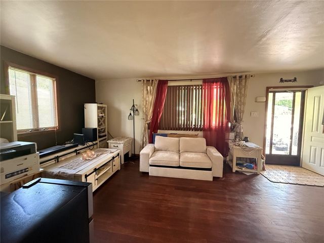 147 College Ave, Plum Boro, PA 15239