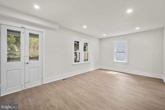 2090 DURHAM RD, Doylestown, PA 18902
