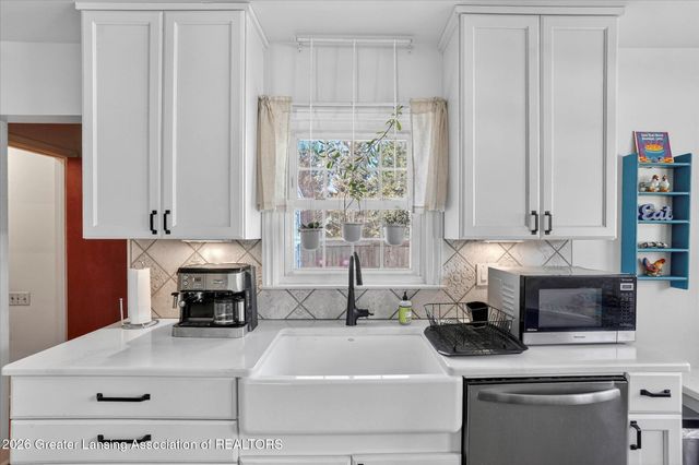 2540 E Round Lake Road, Dewitt, MI 48820