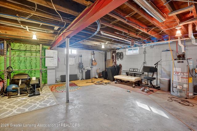 2540 E Round Lake Road, Dewitt, MI 48820