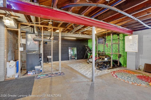 2540 E Round Lake Road, Dewitt, MI 48820