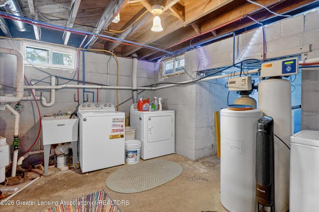 2540 E Round Lake Road, Dewitt, MI 48820