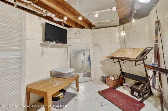 2540 E Round Lake Road, Dewitt, MI 48820