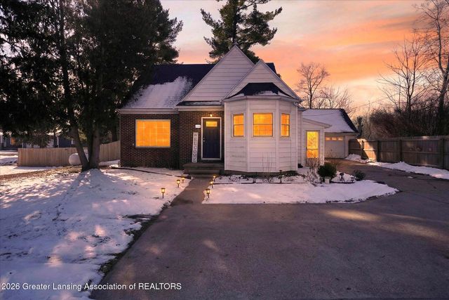 2540 E Round Lake Road, Dewitt, MI 48820