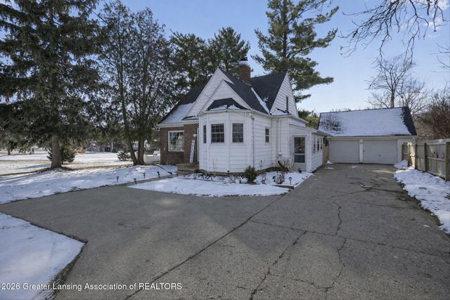 2540 E Round Lake Road, Dewitt, MI 48820