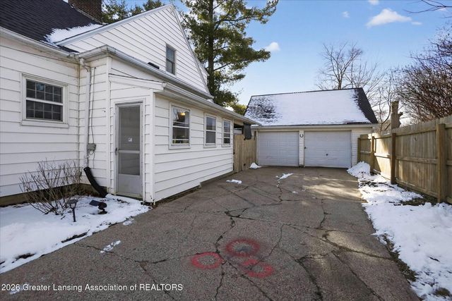 2540 E Round Lake Road, Dewitt, MI 48820