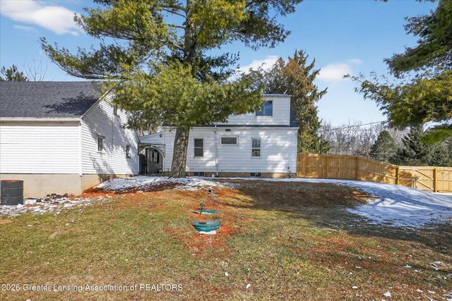 2540 E Round Lake Road, Dewitt, MI 48820