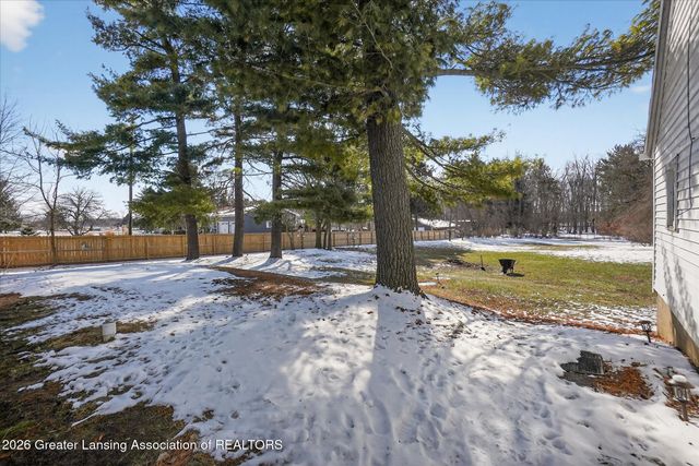 2540 E Round Lake Road, Dewitt, MI 48820