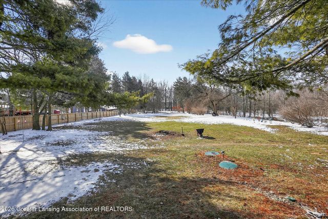 2540 E Round Lake Road, Dewitt, MI 48820