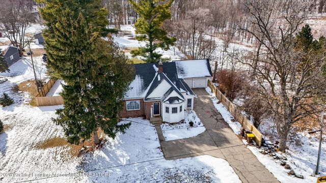 2540 E Round Lake Road, Dewitt, MI 48820