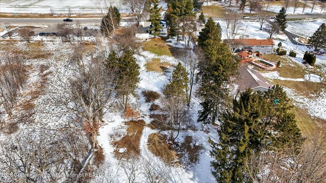 2540 E Round Lake Road, Dewitt, MI 48820