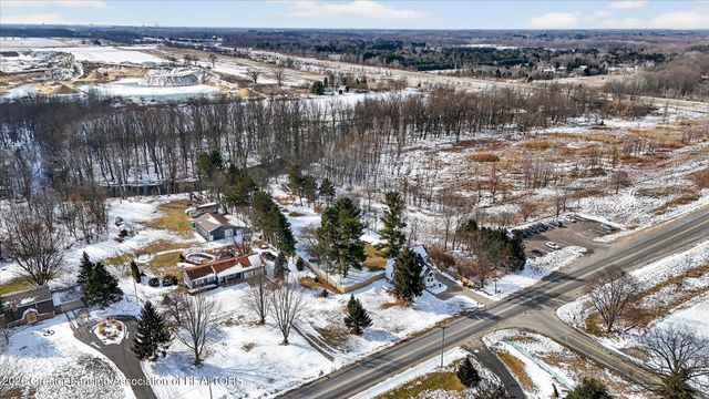 2540 E Round Lake Road, Dewitt, MI 48820