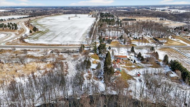 2540 E Round Lake Road, Dewitt, MI 48820