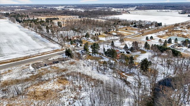 2540 E Round Lake Road, Dewitt, MI 48820