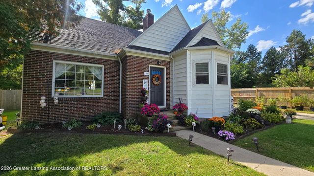 2540 E Round Lake Road, Dewitt, MI 48820