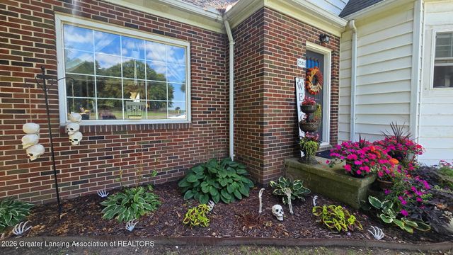 2540 E Round Lake Road, Dewitt, MI 48820