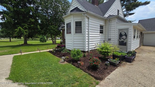 2540 E Round Lake Road, Dewitt, MI 48820