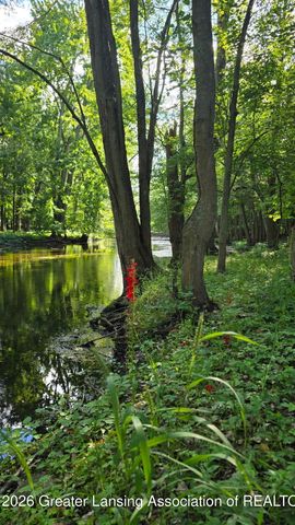 2540 E Round Lake Road, Dewitt, MI 48820