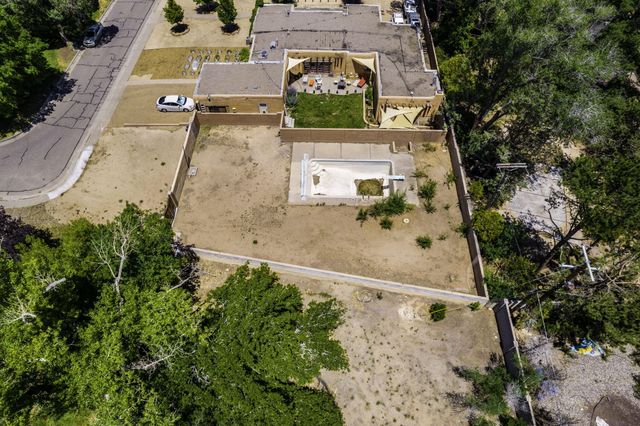 907 Laurel Circle SE, Albuquerque, NM 87108