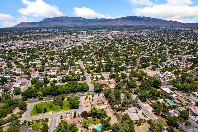 907 Laurel Circle SE, Albuquerque, NM 87108
