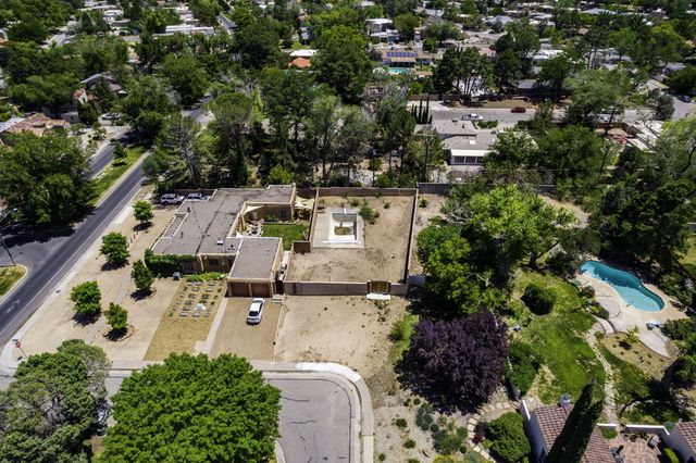 907 Laurel Circle SE, Albuquerque, NM 87108