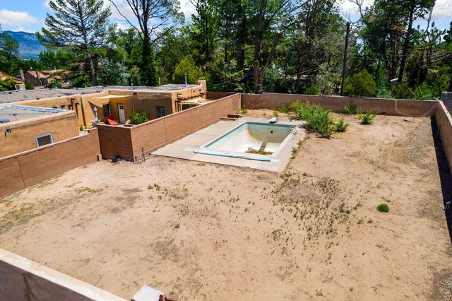 907 Laurel Circle SE, Albuquerque, NM 87108