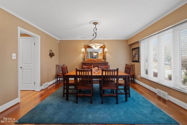 991 S Renaud Road, Grosse Pointe Woods, MI 48236