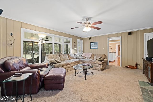 991 S Renaud Road, Grosse Pointe Woods, MI 48236