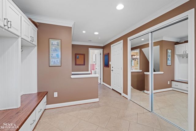 991 S Renaud Road, Grosse Pointe Woods, MI 48236