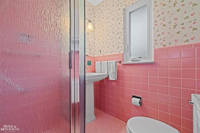 991 S Renaud Road, Grosse Pointe Woods, MI 48236