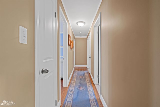 991 S Renaud Road, Grosse Pointe Woods, MI 48236