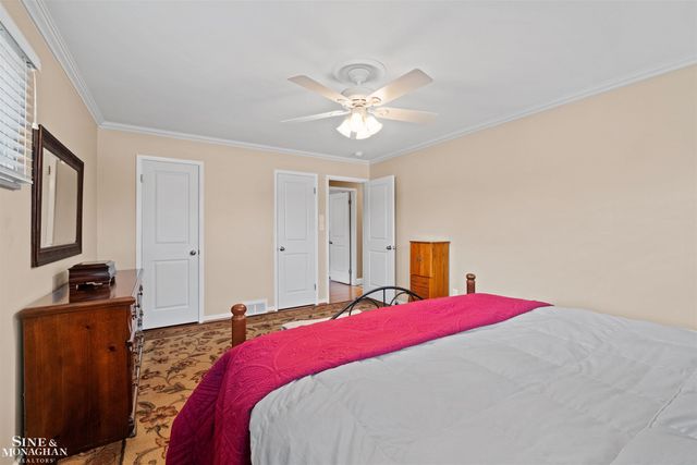 991 S Renaud Road, Grosse Pointe Woods, MI 48236