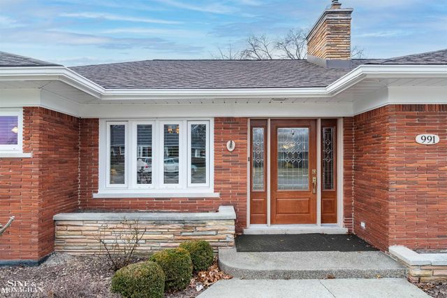 991 S Renaud Road, Grosse Pointe Woods, MI 48236