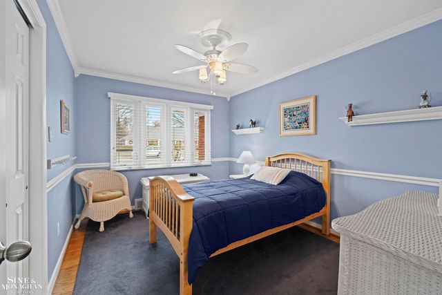 991 S Renaud Road, Grosse Pointe Woods, MI 48236