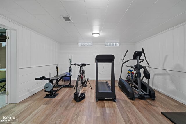 991 S Renaud Road, Grosse Pointe Woods, MI 48236