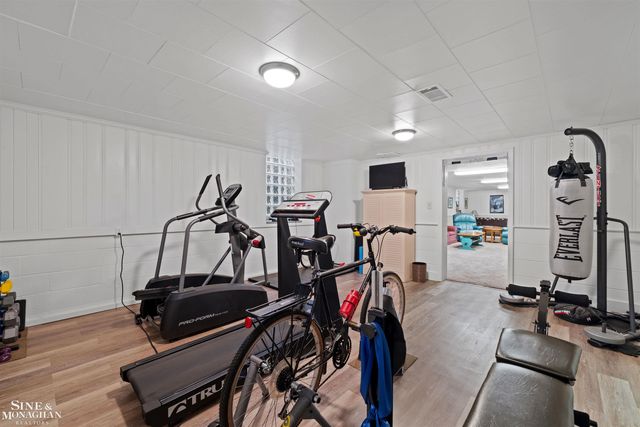 991 S Renaud Road, Grosse Pointe Woods, MI 48236